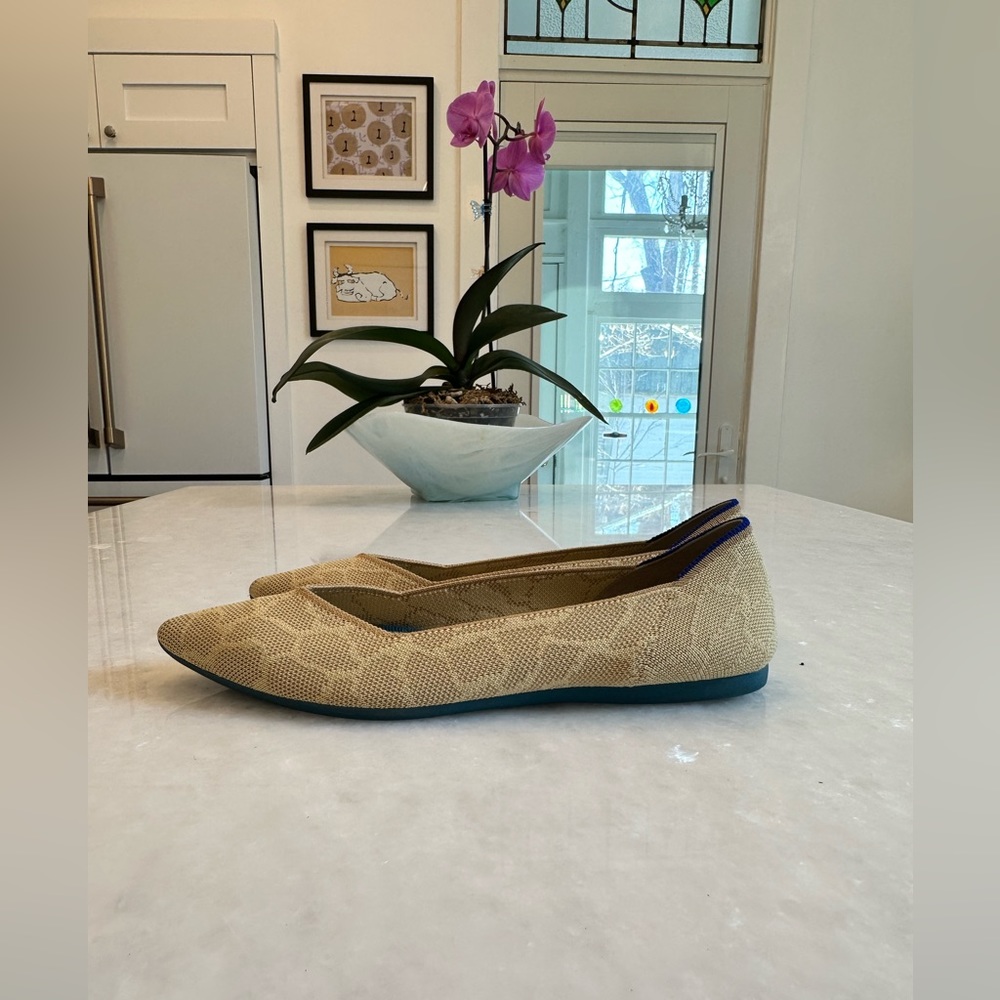 Rothy’s size 9.5 Sahara gold points.